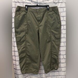 Macy’s Style &Co Size:22W Olive Green Capri Straight Comfort Waist Mid Rise
